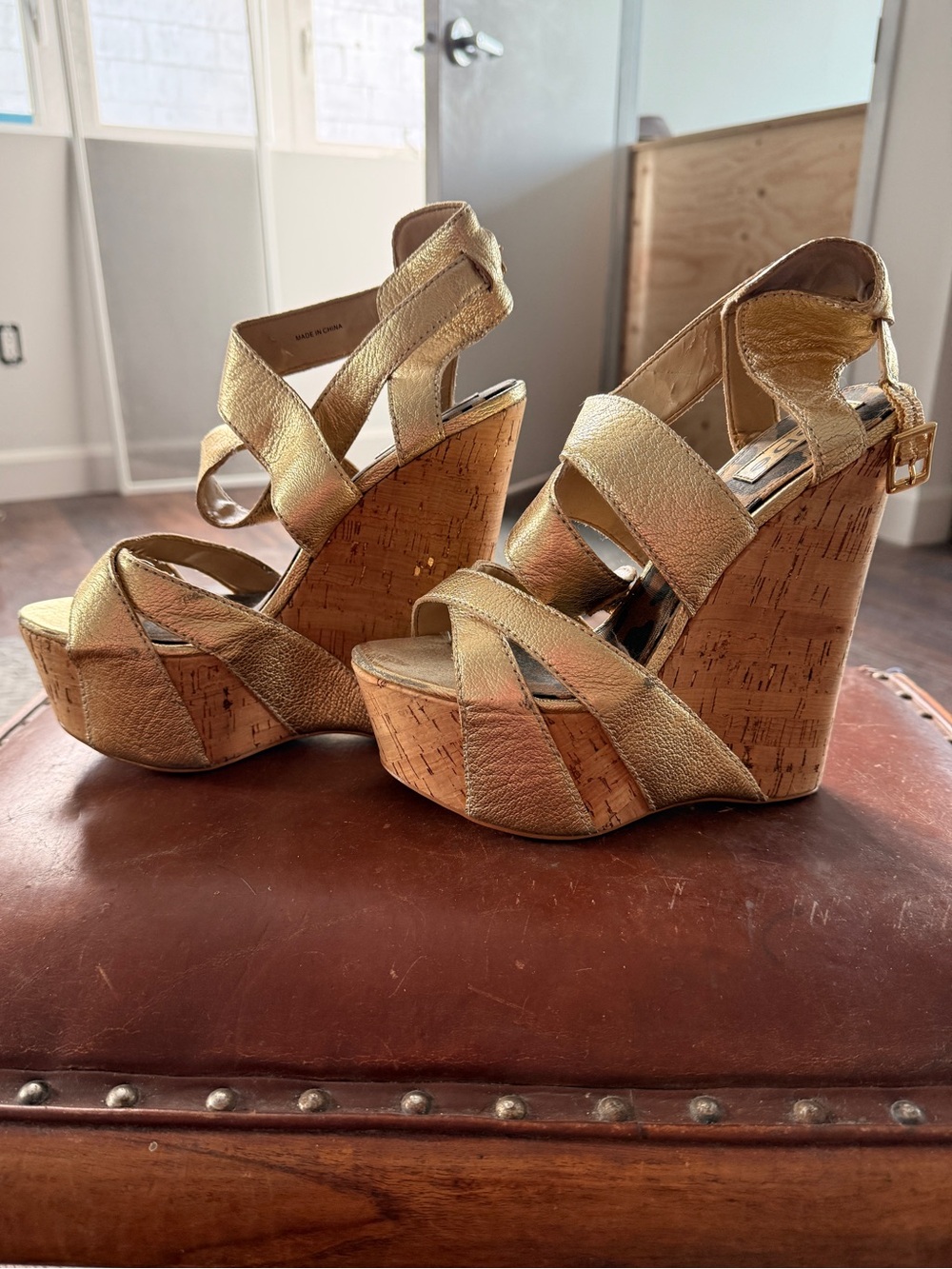 Bebe Gold Metallic Cork Platform Heels Strappy Sandals Y2K Glam